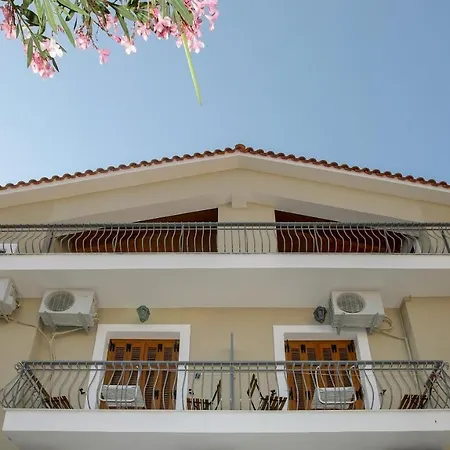 Papadatos Studios Apartment
