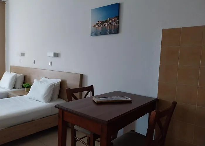 Papadatos * ארגוסטולי